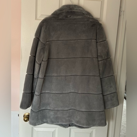 Junge Coat - Picture 2 of 11